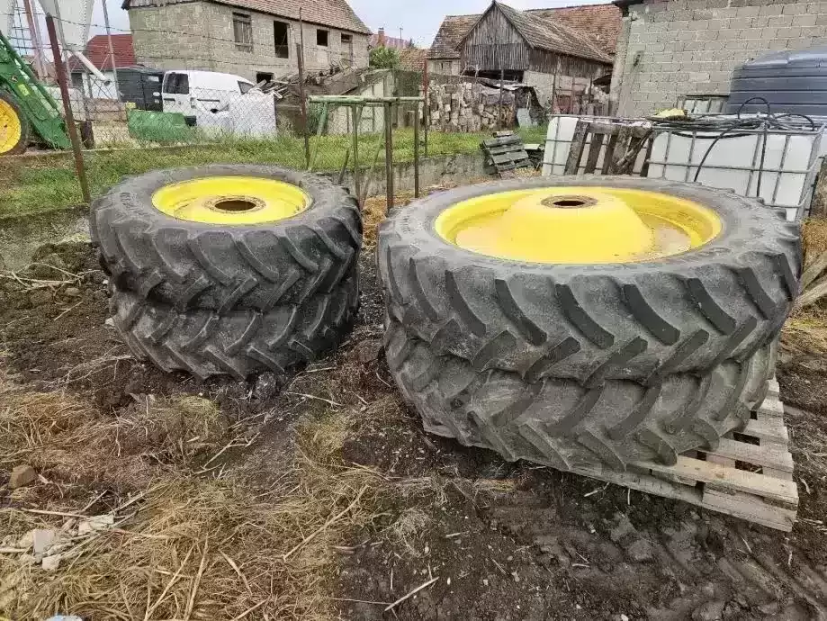 John Deere uski kotači