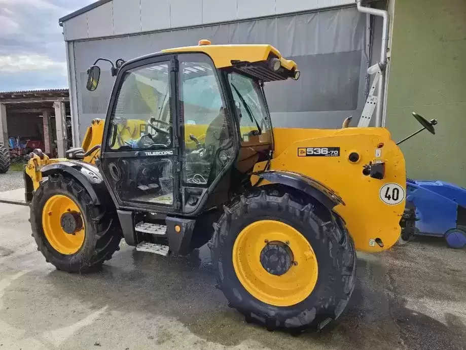 gallery_2_teleskopski-utovarivac-jcb-536-70-agrisuper-slika-224802090_1756637875.jpg