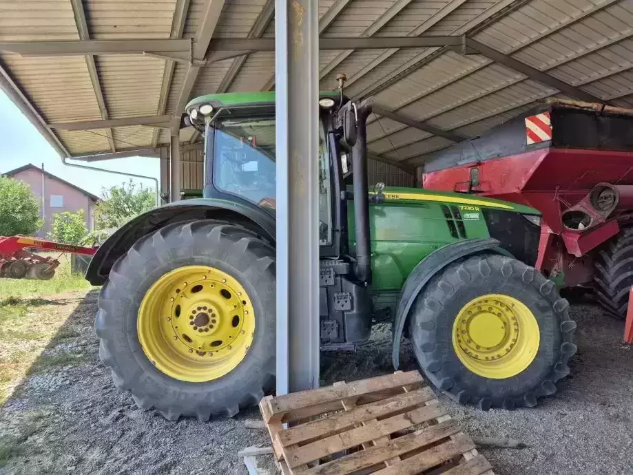 gallery_1_john-deere-7230r-model-zrak-slika-253761135_1756637989.jpg