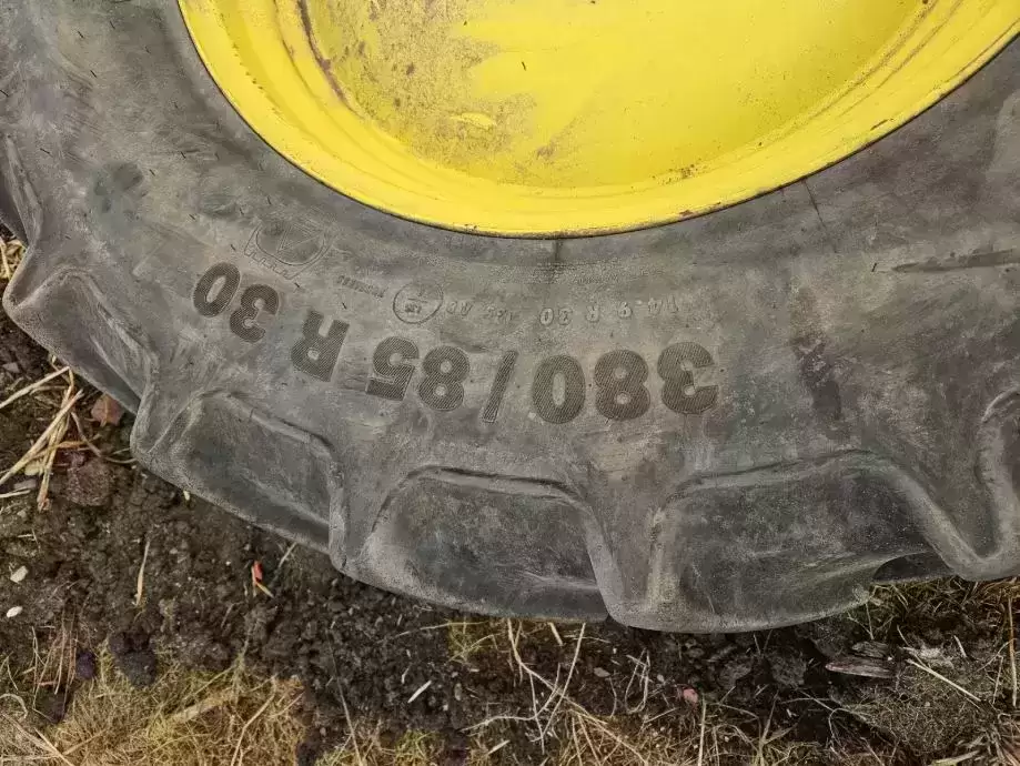 gallery_2_john-deere-uski-kotaci-slika-220145037_1756638204.jpg