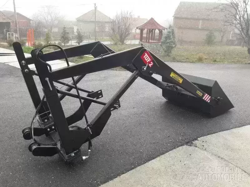 Prednji utovarivač TUR-2 500 kg
