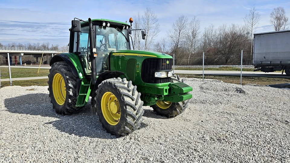 John Deere 6230