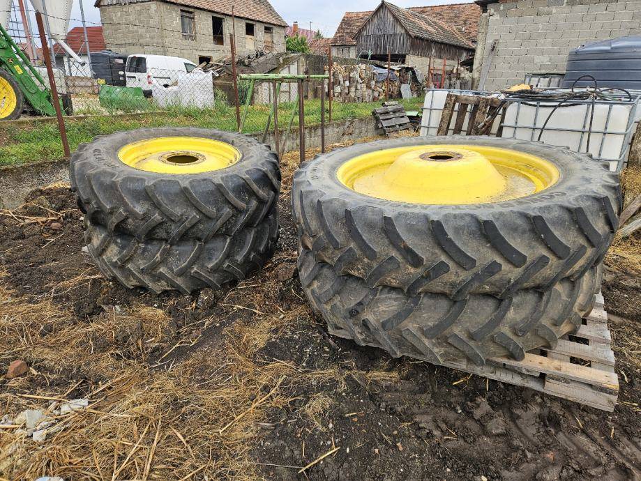 John Deere uski kotači
