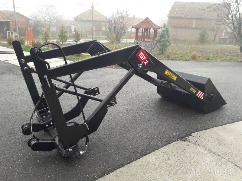 Prednji utovarivač TUR-2 500 kg