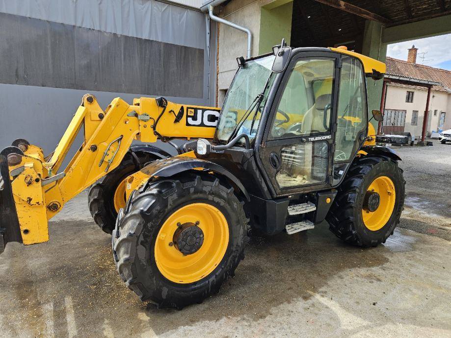gallery_1_teleskopski-utovarivac-jcb-536-70-agrisuper-slika-224802087_1756637875.jpg