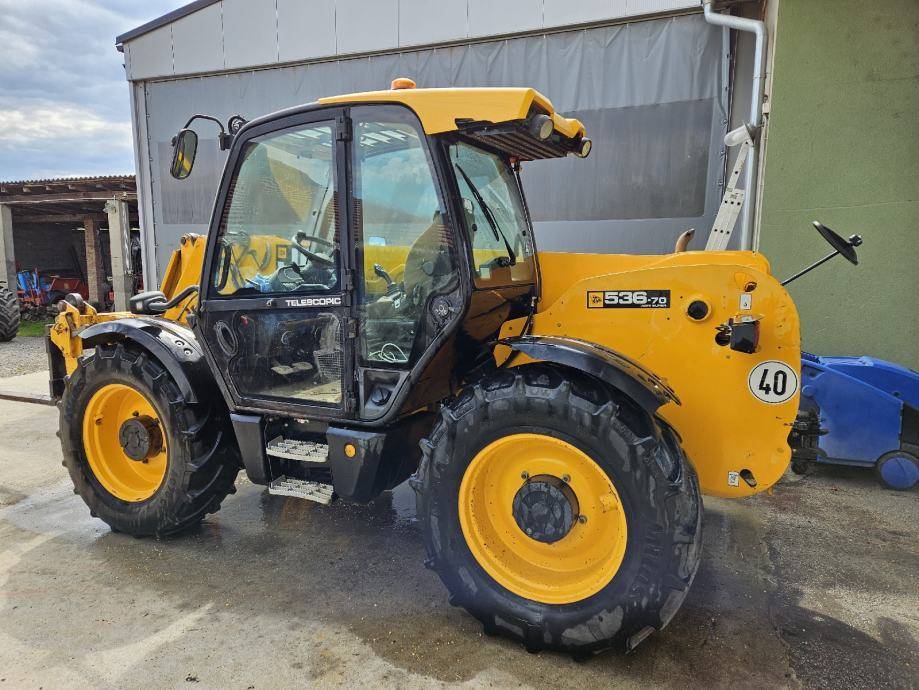 gallery_2_teleskopski-utovarivac-jcb-536-70-agrisuper-slika-224802090_1756637875.jpg